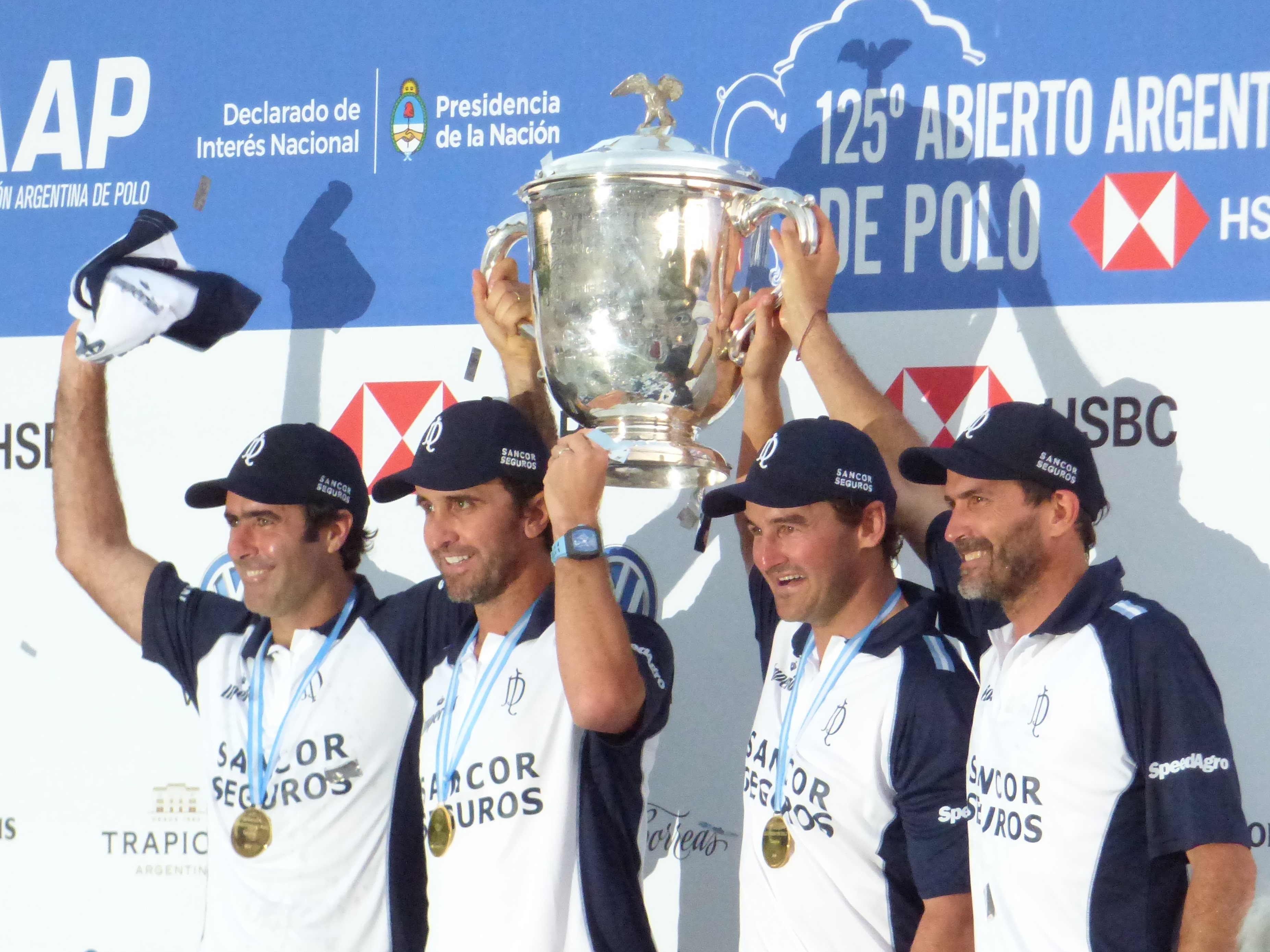 Lee más sobre el artículo Polo: LA DOLFINA SANCOR SEGUROS SE ADJUDICÓ EL 125º ABIERTO ARGENTINO DE POLO HSBC