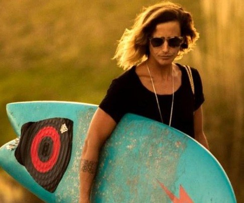 Lee más sobre el artículo Surf: «ME HABÍA PROPUESTO SER CAMPEONA, ENTRENÉ PARA ESO» SOSTUVO AGOSTINA PELLIZZARI