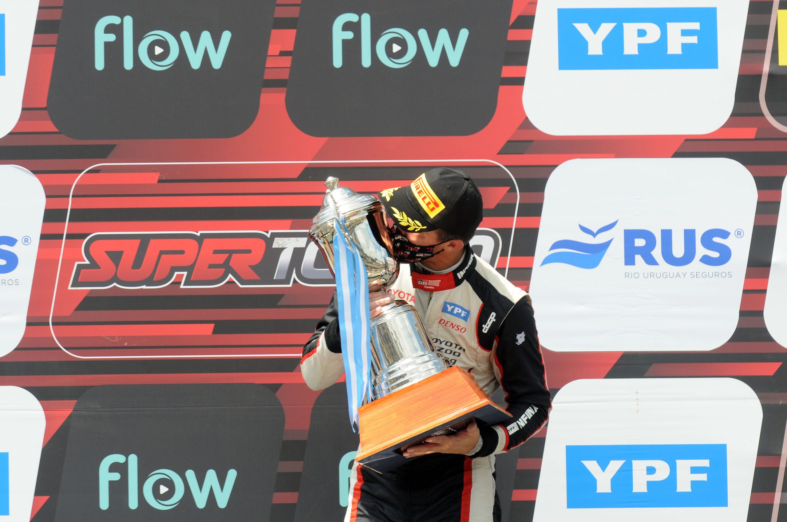 Lee más sobre el artículo Automovilismo: MATÍAS ROSSI ES CAMPEÓN DEL SUPER TC 2000