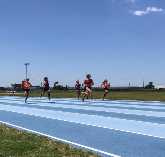 En este momento estás viendo Atletismo: FIN DE SEMANA A PURA PISTA