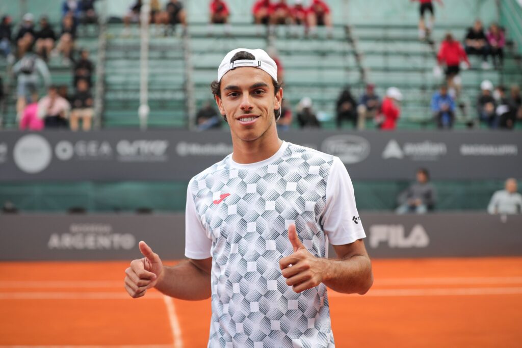 Tenis masculino: EN EL CHALLENGER DE BS AS, FRAN CERUNDOLO Y THIAGO MONTEIRO SE METEN EN LAS SEMIS ANTES DE LA LLUVIA