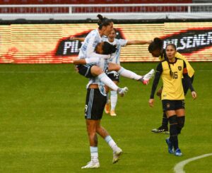 Lee más sobre el artículo Fútbol femenino: EL SELECCIONADO ARGENTINO VISITÓ ECUADOR