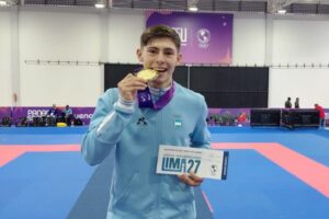 Lee más sobre el artículo Juegos ASU 2025: KARATE | JUAN IGNACIO GALLARDO SE COLGÓ LA MEDALLA DE ORO
