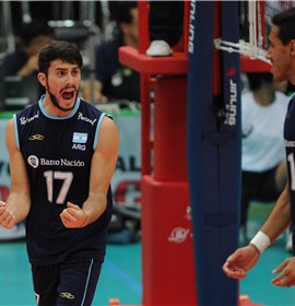 Lee más sobre el artículo Voley: TRIUNFOS DE LA SELECCIÓN MASCULINA DE VOLEY FRENTE A EGIPTO, AUSTRALIA Y CANADÁ EN LA SEGUNDA RONDA DE LA COPA DEL MUNDO