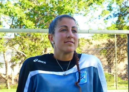 Con los pies en la tierra .... LUCÍA HARO - LA GARRA - HANDBALL
