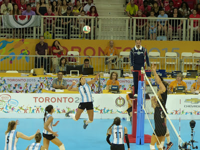 Lee más sobre el artículo Voley:GRAN VICTORIA DE LAS PANTERAS QUE LO DIERON VUELTA Y VENCIERON A CANADÁ