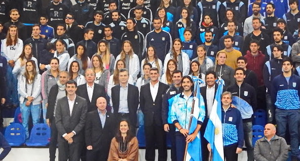 Lee más sobre el artículo Juegos Olímpicos de Río 2016: EL PRESIDENTE MACRI ENTREGÓ LA BANDERA NACIONAL A LUIS SCOLA Y GUSTAVO FERNÁNDEZ, ABANDERADOS DE LA DELEGACIÓN NACIONAL