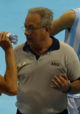 En este momento estás viendo Voley: JOSÉ LUIS GONZÁLEZ Y EL ENTRENADOR JULIO VELASCO OPINARON DEL TRIUNFO FRENTE A ESTADOS UNIDOS