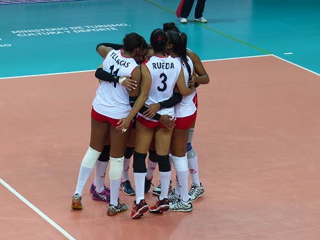 Lee más sobre el artículo Voley femenino: CÓMODO TRIUNFO DE PERÚ SOBRE COLOMBIA